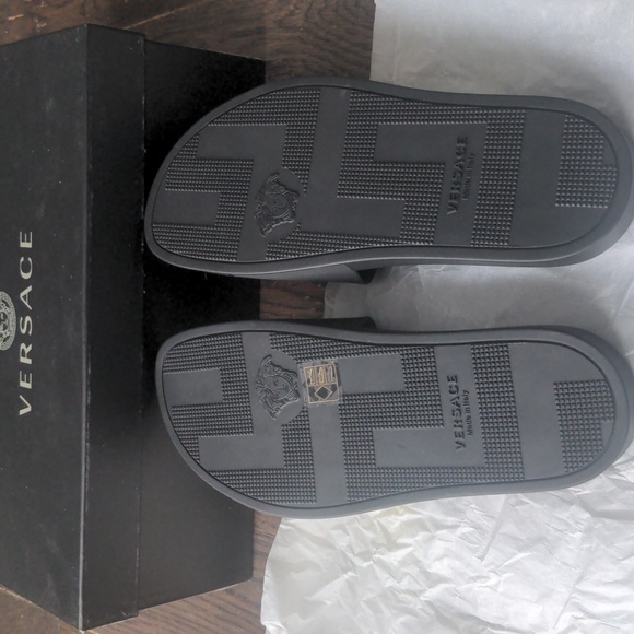 Versace Smiley Medusa Black sz 44 - Picture 2 of 5